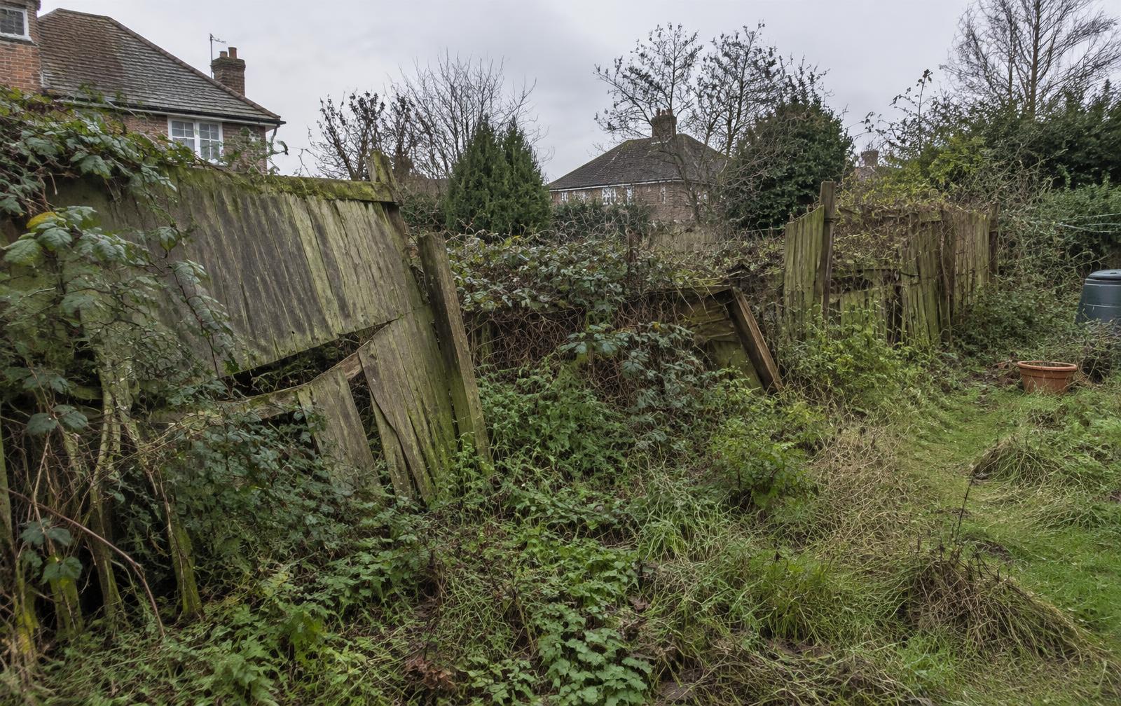 31m Closeboard Fencing — before